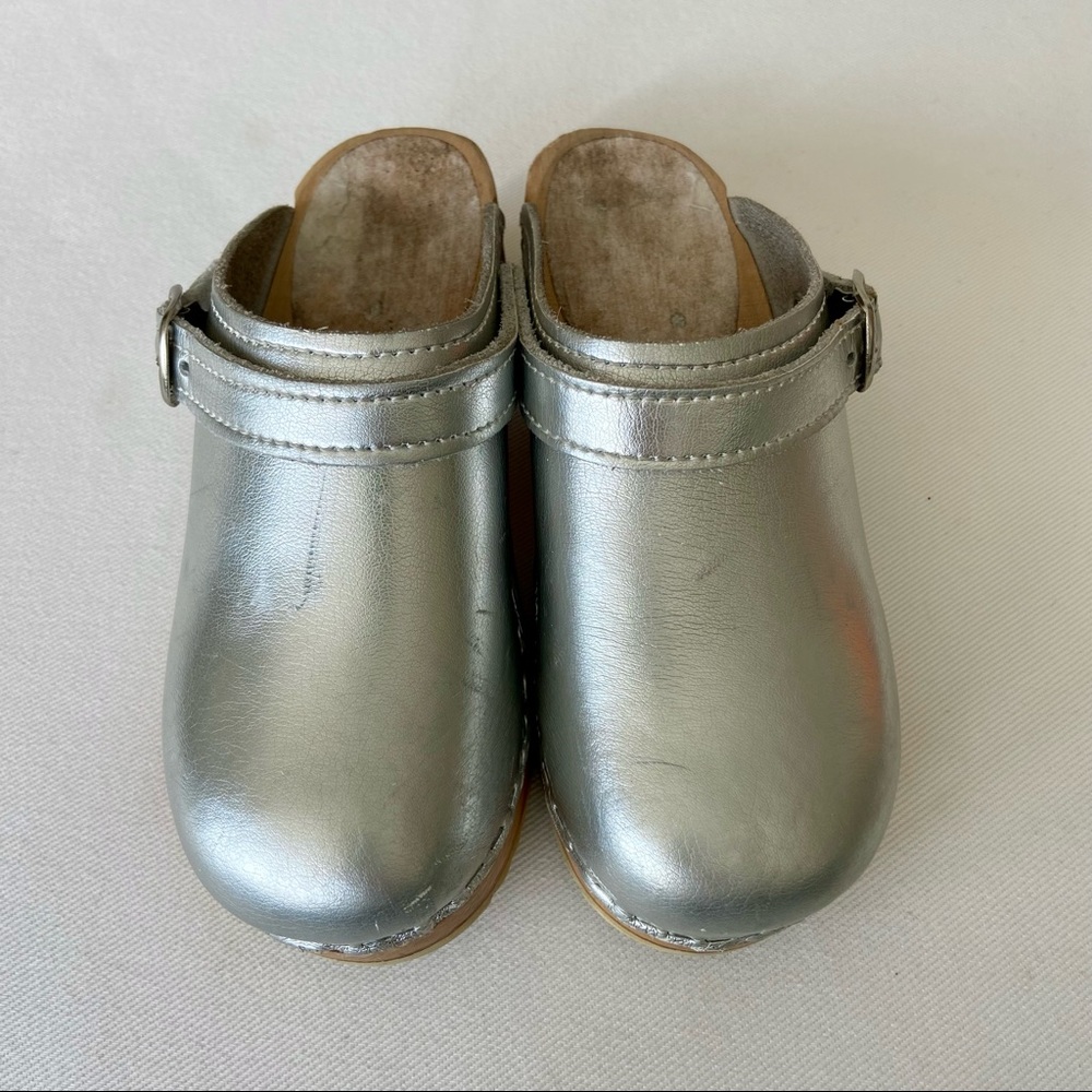 Girls Sven clogs sz 30